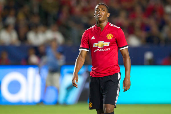 Martial odpowiada na krytykę ze strony Mourinho. "Przykro mi, ale moja rodzina zawsze jest najważniejsza" Martial odpowiada na krytykę ze strony Mourinho. "Przykro mi, ale moja rodzina zawsze jest najważniejsza"