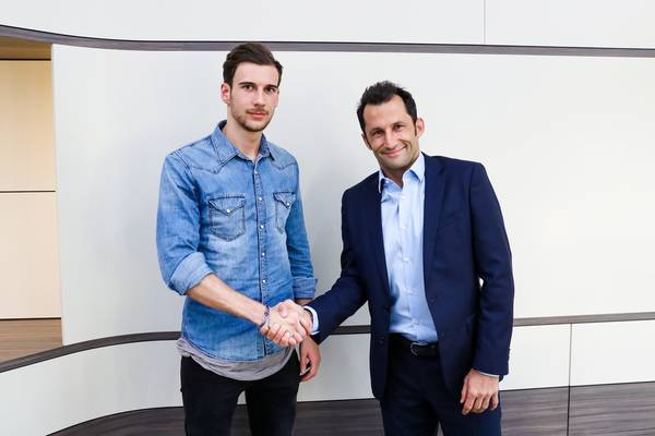 Bayern potwierdził transfer reprezentanta Niemiec. Schalke nie dostanie za niego ani euro Bayern potwierdził transfer reprezentanta Niemiec. Schalke nie dostanie za niego ani euro