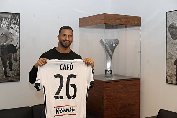 Legia szaleje na rynku transferowym. Cafu dziewiątym wzmocnieniem w zimowym oknie Legia szaleje na rynku transferowym. Cafu dziewiątym wzmocnieniem w zimowym oknie