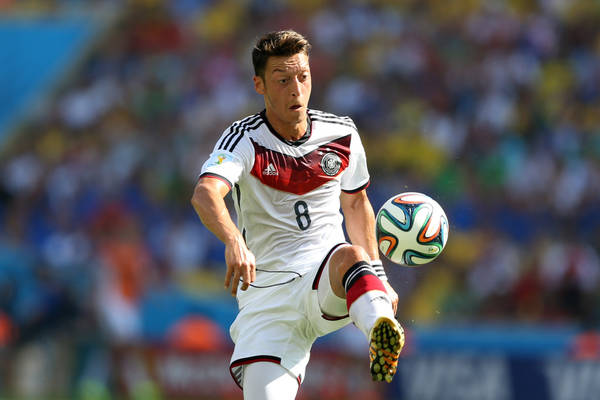 Mesut Oezil zrezygnował z gry w reprezentacji Niemiec! "Odczuwam rasizm i brak respektu" Mesut Oezil zrezygnował z gry w reprezentacji Niemiec! "Odczuwam rasizm i brak respektu"