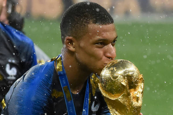 Wyścig po Złotą Piłkę. Koronacja najlepszego czy przerwanie hegemonii Messiego i Ronaldo? Wyścig po Złotą Piłkę. Koronacja najlepszego czy przerwanie hegemonii Messiego i Ronaldo?
