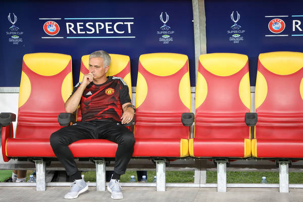 "Spokojne Święta przy kominku u państwa Mourinho". Twitter reaguje na zwolnienie "The Special One" "Spokojne Święta przy kominku u państwa Mourinho". Twitter reaguje na zwolnienie "The Special One"