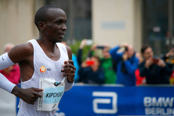 Nowy rekord świata w maratonie. Kapitalny bieg Eliuda Kipchoge! Nowy rekord świata w maratonie. Kapitalny bieg Eliuda Kipchoge!