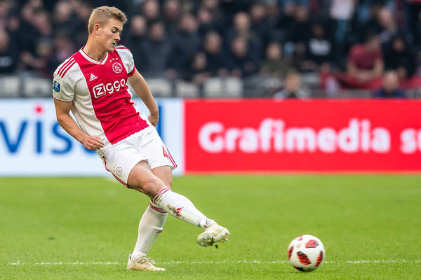 Barcelona walczy o kapitana Ajaksu. To jej priorytet transferowy Barcelona walczy o kapitana Ajaksu. To jej priorytet transferowy