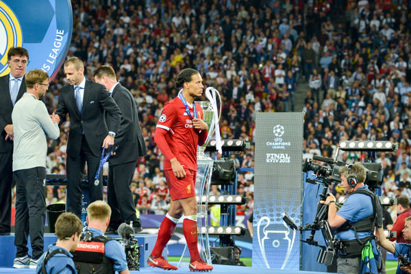 Van Dijk ocenił piłkarza Realu Madryt. "Nie lubię zawodników tego typu" Van Dijk ocenił piłkarza Realu Madryt. "Nie lubię zawodników tego typu"