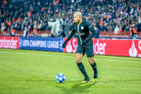 Kylian Mbappe odejdzie do Realu Madryt? Wciąż nie odpowiedział na propozycję PSG Kylian Mbappe odejdzie do Realu Madryt? Wciąż nie odpowiedział na propozycję PSG