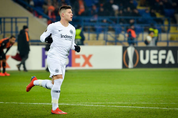 Luka Jović nie dla Barcelony! Ojciec piłkarza wytłumaczył tę decyzję Luka Jović nie dla Barcelony! Ojciec piłkarza wytłumaczył tę decyzję