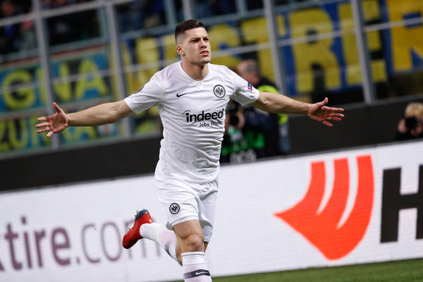 Bayern Monachium rezygnuje z transferu napastnika. Stawia na Roberta Lewandowskiego Bayern Monachium rezygnuje z transferu napastnika. Stawia na Roberta Lewandowskiego