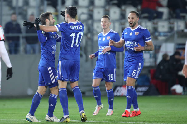 Arka Gdynia przegrała z Piastem. Trzy punkty zostały w Gliwicach Arka Gdynia przegrała z Piastem. Trzy punkty zostały w Gliwicach