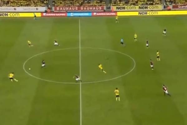 Koszmarny błąd szwedzkiego obrońcy! Podarował gola rywalom [WIDEO]