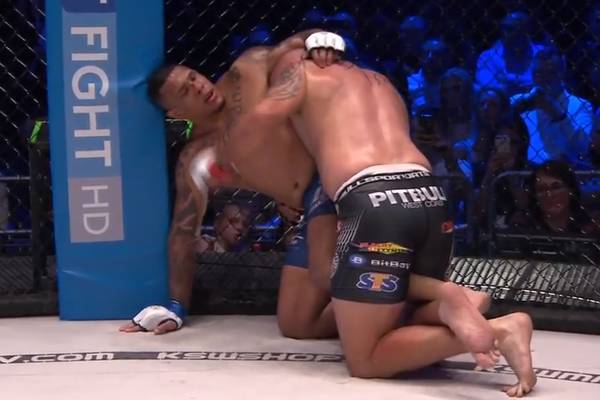 Żenujące starcie o pas wagi ciężkiej na gali KSW 50. Gwizdy na walce wieczoru Żenujące starcie o pas wagi ciężkiej na gali KSW 50. Gwizdy na walce wieczoru