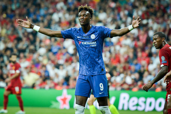Chelsea chce zatrzymać Tammy'ego Abrahama. Oferuje mu nowy kontrakt i wielkie pieniądze Chelsea chce zatrzymać Tammy'ego Abrahama. Oferuje mu nowy kontrakt i wielkie pieniądze