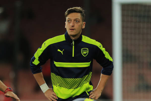 Persona non grata opuściła Emirates. Dlaczego kariera Oezila w Arsenalu zakończyła się w taki żenujący sposób?