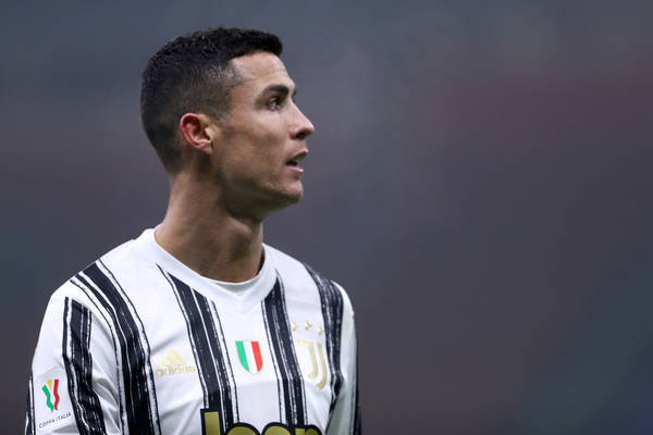 Cristiano Ronaldo świadomy zbliżającego się końca kariery. "Nie mogę obiecać kolejnych 20 lat gry. Czas leci" Cristiano Ronaldo świadomy zbliżającego się końca kariery. "Nie mogę obiecać kolejnych 20 lat gry. Czas leci"