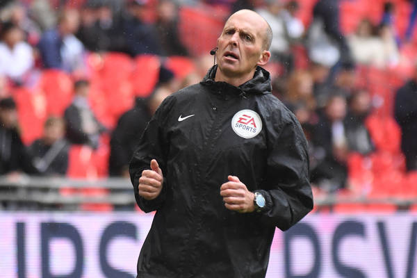 "Był kolegą". Sędziowski skandal w Premier League. Tak pomijano wielkie błędy. Znany arbiter ujawnił kulisy "Był kolegą". Sędziowski skandal w Premier League. Tak pomijano wielkie błędy. Znany arbiter ujawnił kulisy