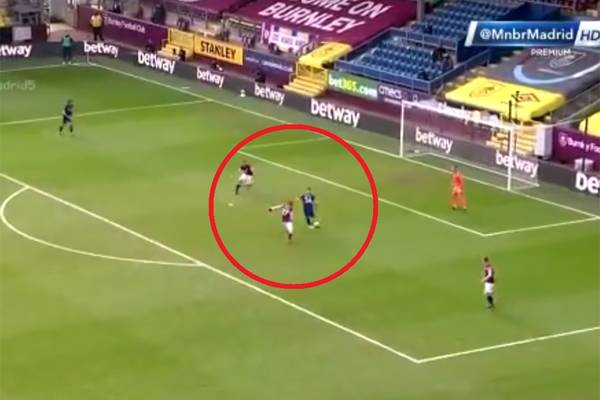 Kompromitacja Granita Xhaki. Piłkarz Arsenalu z komiczną wpadką w meczu z Burnley [WIDEO]