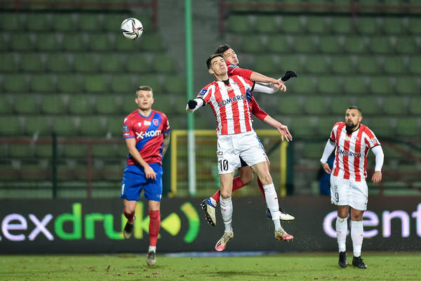 Cracovia nadal bez wygranej. Debiutant z czerwoną kartką w Rakowie Częstochowa Cracovia nadal bez wygranej. Debiutant z czerwoną kartką w Rakowie Częstochowa