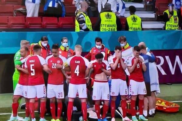 UEFA wyróżniła bohaterów akcji ratowania Christiana Eriksena. "Pokazali, że życie jest ważniejsze niż mecz" UEFA wyróżniła bohaterów akcji ratowania Christiana Eriksena. "Pokazali, że życie jest ważniejsze niż mecz"