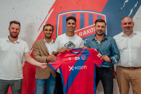 Raków Częstochowa ma nowego napastnika. Poprzednio grał w FC Porto Raków Częstochowa ma nowego napastnika. Poprzednio grał w FC Porto