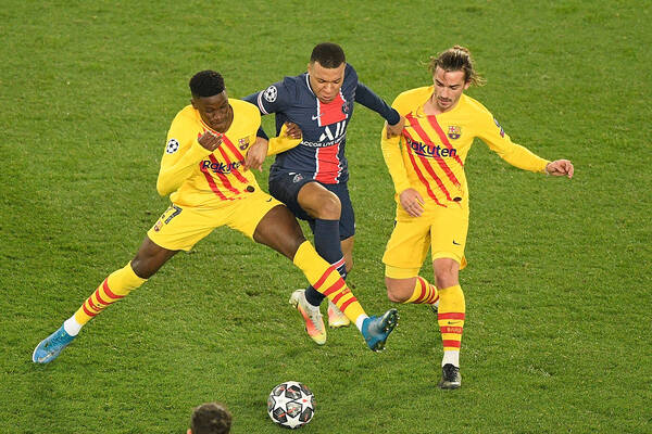 Real Madryt miesza w FC Barcelonie? Na Camp Nou boją się o przyszłość utalentowanego pomocnika