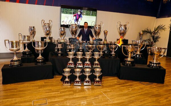 Messi i jego trofea. Co za foto! 
