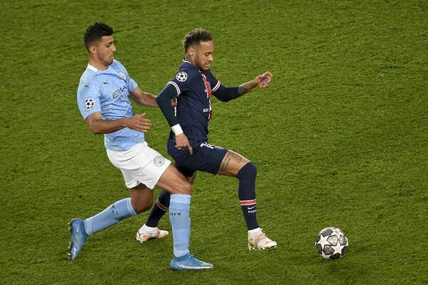 Szejkliga zamiast Superligi. PSG i City się wzmacniają, a UEFA toruje drogę do ich dominacji