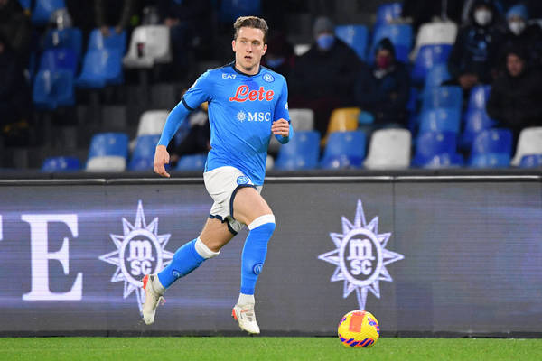Napoli wygrywa w hicie Serie A. Przeciętny występ Piotra Zielińskiego [WIDEO]