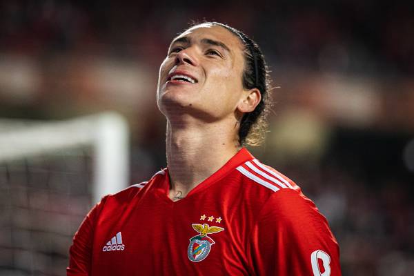 Liverpool sfinalizował transfer nowej gwiazdy! Zaskakująca kwota, "The Reds" wynegocjowali lepsze warunki Liverpool sfinalizował transfer nowej gwiazdy! Zaskakująca kwota, "The Reds" wynegocjowali lepsze warunki