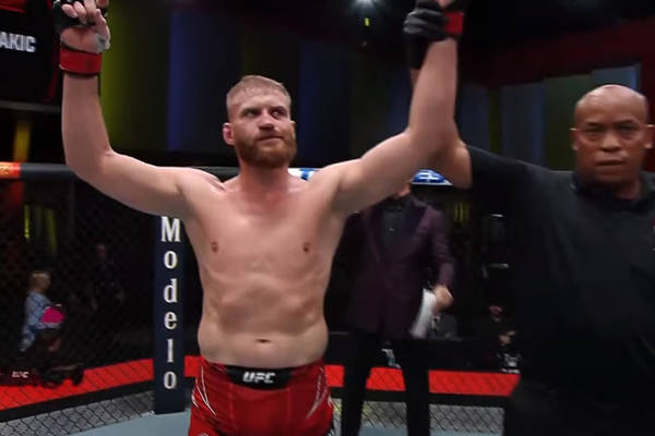 Sensacyjna decyzja Jana Błachowicza? Dzięki niej mógłby walczyć o pas w UFC. "Jestem w stanie się poświęcić" Sensacyjna decyzja Jana Błachowicza? Dzięki niej mógłby walczyć o pas w UFC. "Jestem w stanie się poświęcić"