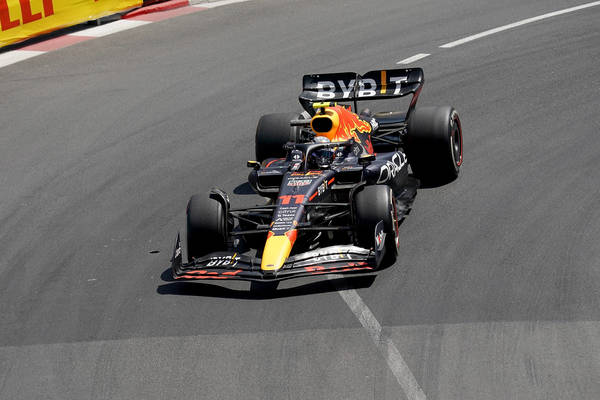 Sergio Perez wygrał sprint w Azerbejdżanie! Kuriozalne sceny, "drift" Tsunody na torze [WIDEO]