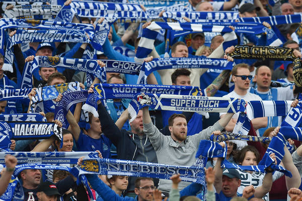 Ruch Chorzów idzie naprzód. Dopisują wyniki, atmosfera, a trener jest zachwycony. "Kibice też pomagają" Ruch Chorzów idzie naprzód. Dopisują wyniki, atmosfera, a trener jest zachwycony. "Kibice też pomagają"