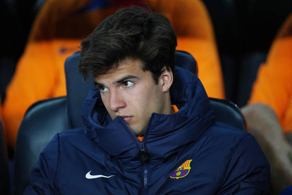 Niespełniony talent Barcelony wreszcie odchodzi z klubu. Zaskakujący kierunek transferu