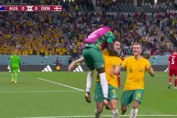 Australia wygrała mecz na wagę awansu do 1/8 finału! Zabójcza kontra pogrążyła Duńczyków [WIDEO]