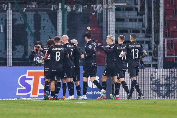 Kamil Grosicki zabawił się w Cristiano Ronaldo! Widzew w ostatniej akcji wywalczył punkt z Pogonią [WIDEO]