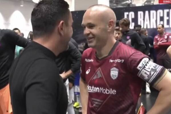 Zwycięstwo Barcelony w niecodziennym sparingu. Andres Iniesta zagrał przeciwko Katalończykom [WIDEO]
