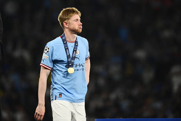 Kevin De Bruyne wynagrodził kolegów z drużyny. Drogocenne prezenty dla piłkarzy Manchesteru City [ZDJĘCIA]