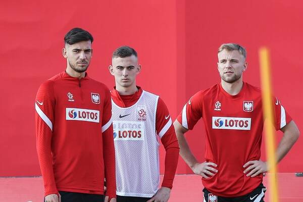 "Wolałbym odejść i regularnie grać". Polak myśli o opuszczeniu Brighton [WIDEO]