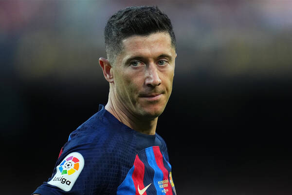 W FC Barcelonie szaleje wirus. Wiadomo, co ze zdrowiem Roberta Lewandowskiego