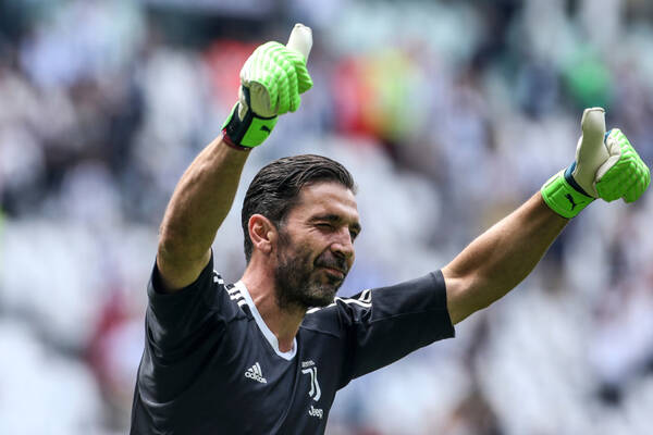 Gianluigi Buffon wrócił do reprezentacji Włoch. Ma nowe zadanie. "Czuję dumę i szczęście" Gianluigi Buffon wrócił do reprezentacji Włoch. Ma nowe zadanie. "Czuję dumę i szczęście"