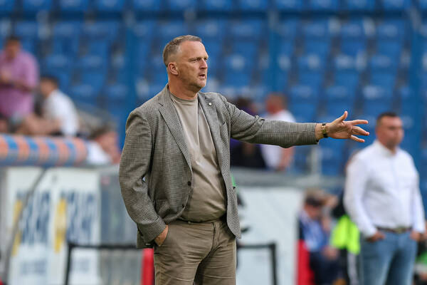 Van den Brom wyjaśnił holenderskiemu dziennikarzowi, czym jest mecz Lecha z Legią. Wymowne porównanie