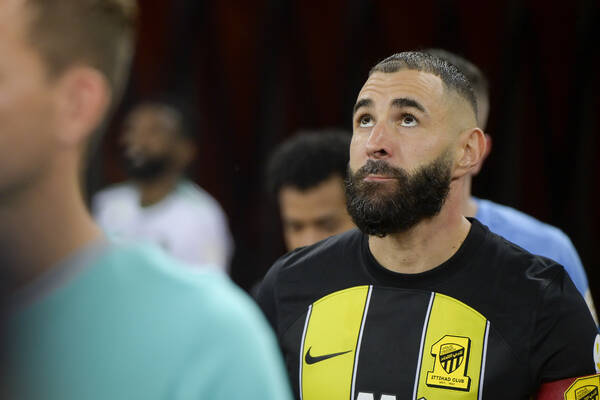 "Przepaść rośnie z dnia na dzień". Karim Benzema w ogniu krytyki. Kompletnie rozczarowuje w nowym klubie