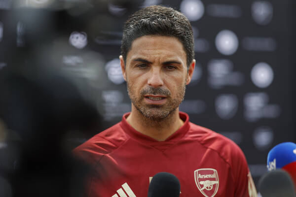 Arsenal może wydać wielkie pieniądze na nowego napastnika. Szykuje się transferowa bitwa w Premier League
