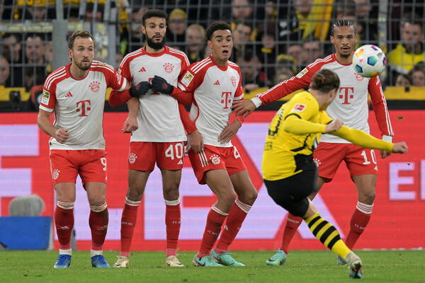 Barcelona i Real Madryt zainteresowani tym samym piłkarzem. Gwiazda Bayernu rozchwytywana na rynku