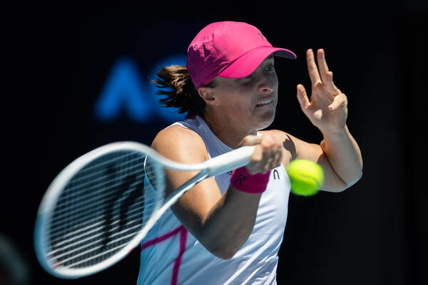 Iga Świątek - Sorana Cirstea gdzie oglądać dzisiaj? Stream online i transmisja na żywo w TV (12.02.24)