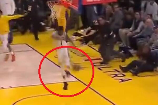 Absurdalna sytuacja w NBA. Koszykarz posłał piłkę w trybuny i został ukarany przez władze ligi [WIDEO]