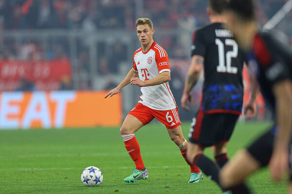 Bayern wycenił Kimmicha. Jeden z gigantów zastanawia się nad transferem