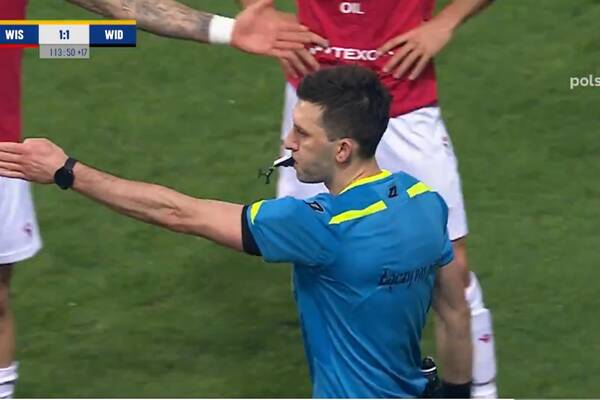 "Bulwersująca decyzja. Wypaczył wynik". Były sędzia krytykuje arbitra meczu Wisła Kraków - Widzew Łódź "Bulwersująca decyzja. Wypaczył wynik". Były sędzia krytykuje arbitra meczu Wisła Kraków - Widzew Łódź