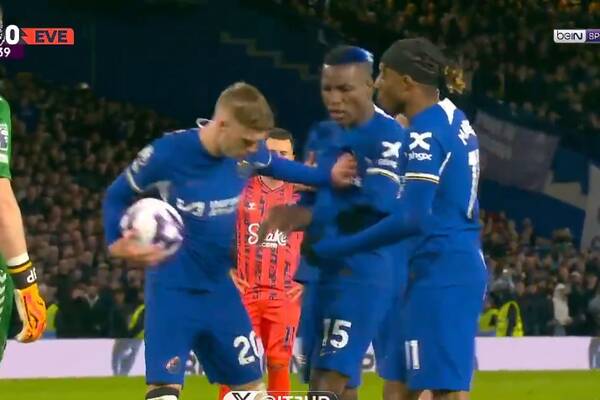 Prawie pobili się o rzut karny! Kuriozalna sytuacja w meczu Chelsea [WIDEO]
