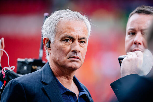 Mourinho złożył hołd trzem piłkarzom. "Nie został wystarczająco doceniony" Mourinho złożył hołd trzem piłkarzom. "Nie został wystarczająco doceniony"