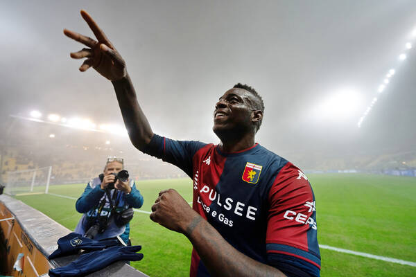 Balotelli wyleciał z kolejnego klubu. Wskazał następny cel